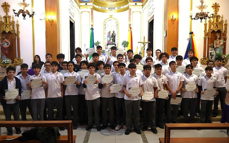 Un paso más cerca: Jóvenes COM celebran becas Cpech